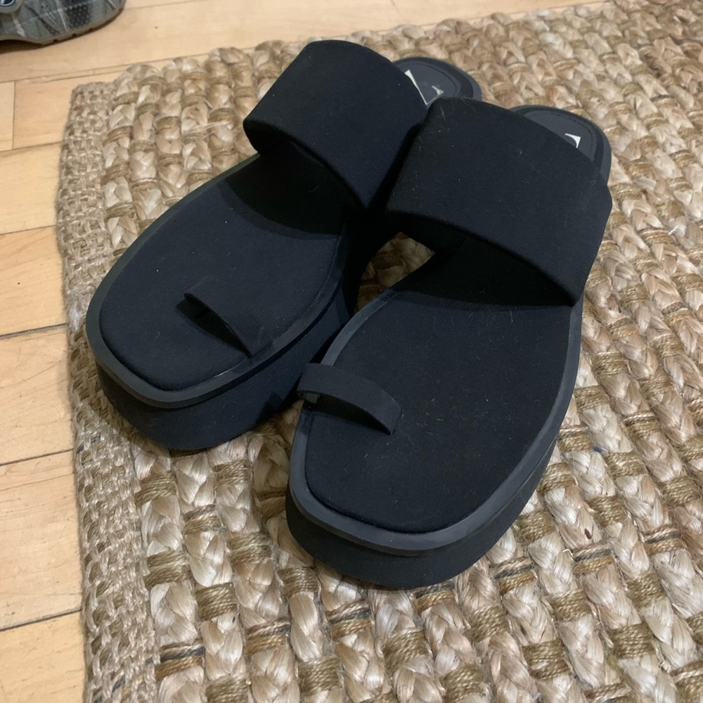 ZARA platform sandals with toe loop | Black